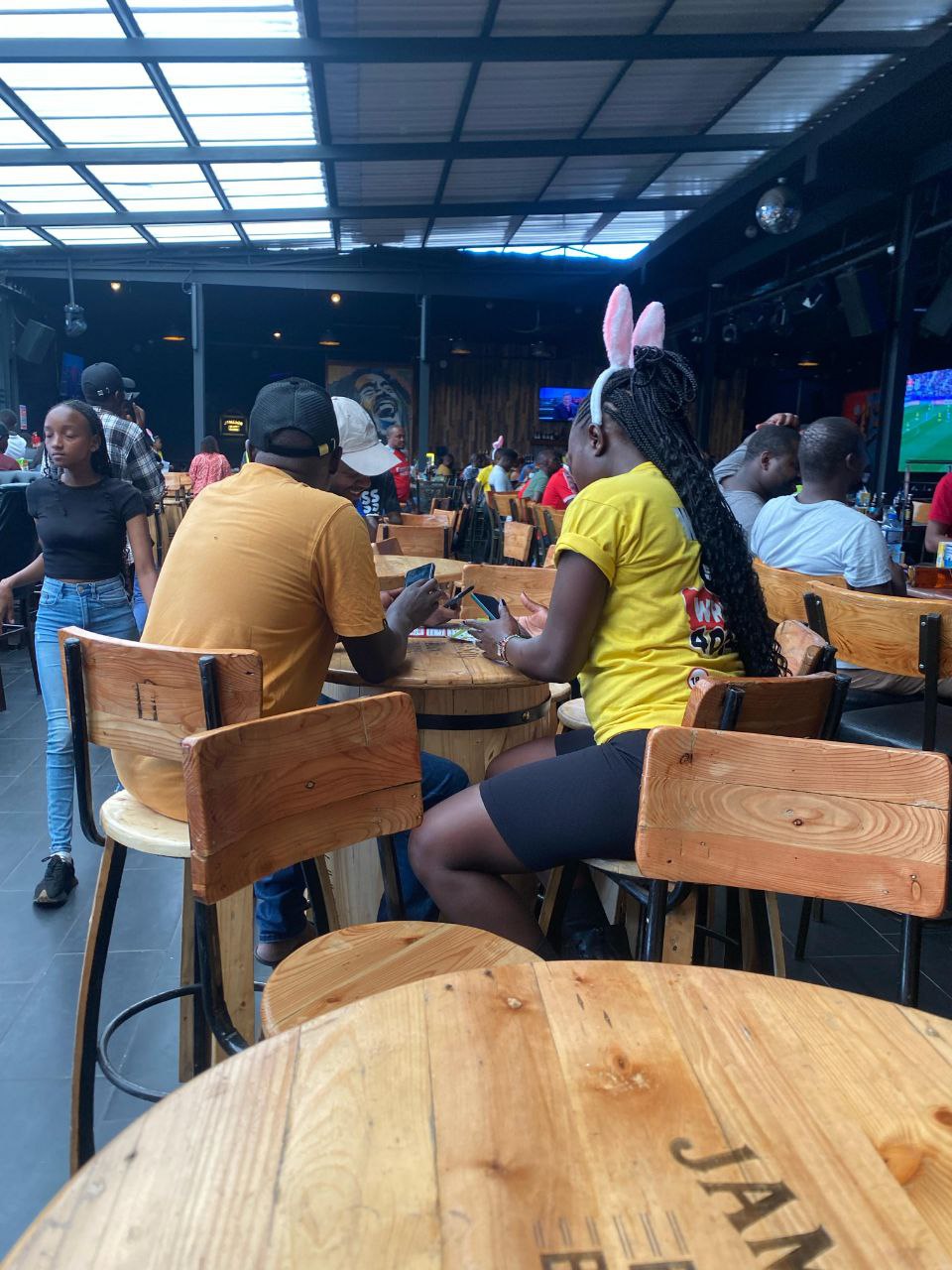 casual-social-scene-at-open-air-sports-bar