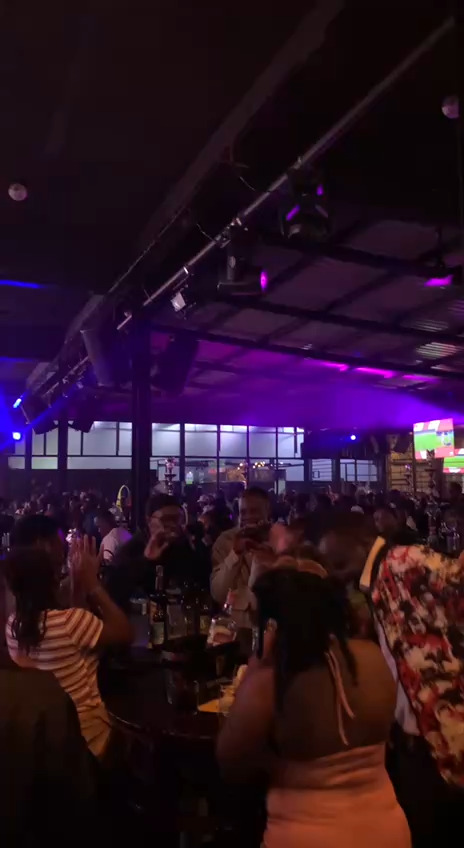 packed-club-buzzing-with-saturday-night-energy