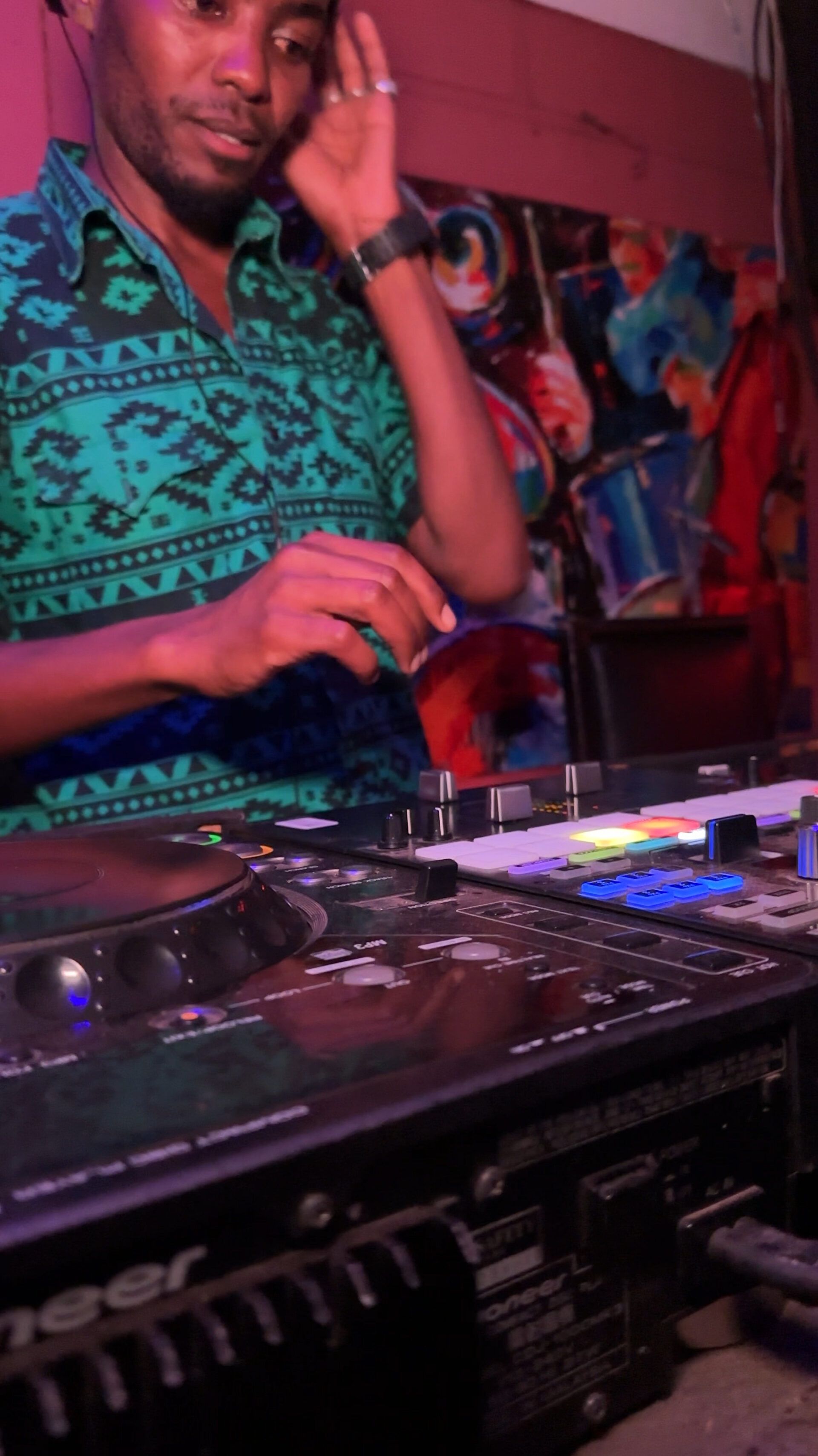dj-at-the-deck